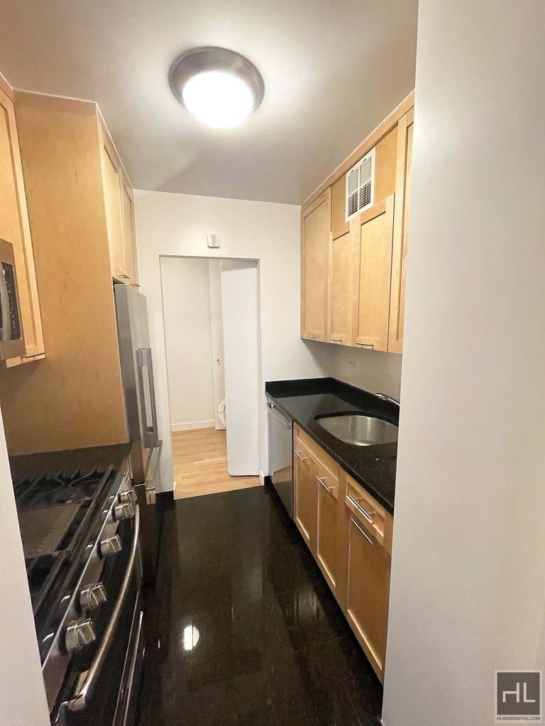 West 87th Street - Photo 11