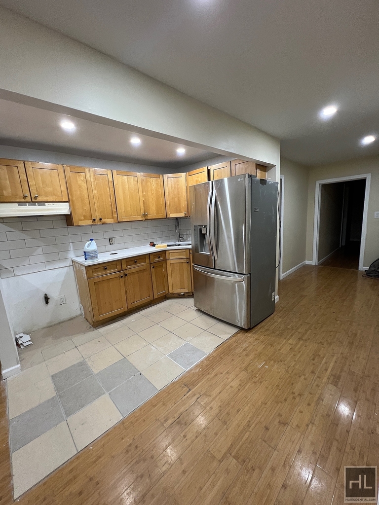 445 East 139 Street - Photo 2