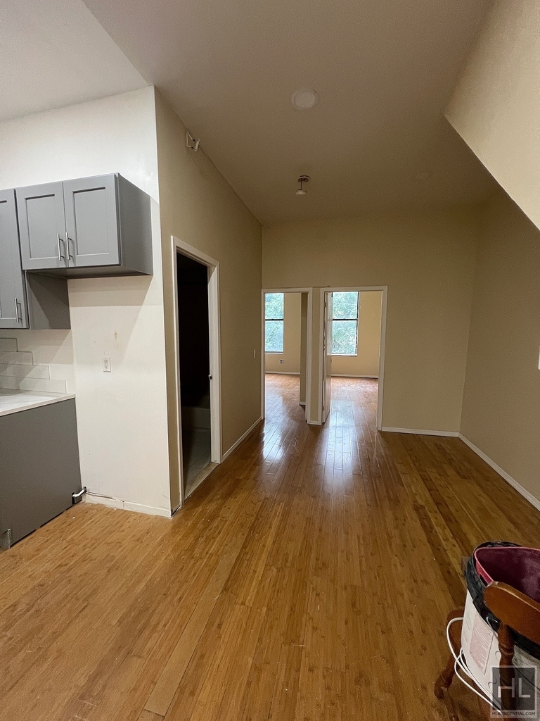 445 East 139 Street - Photo 1