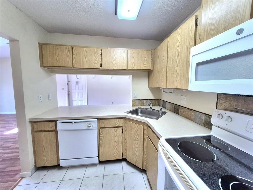 1344 Pine Ridge Circle E - Photo 11