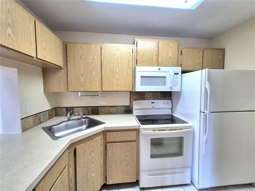 1344 Pine Ridge Circle E - Photo 9