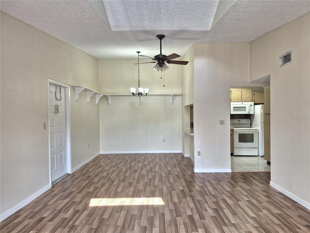 1344 Pine Ridge Circle E - Photo 5