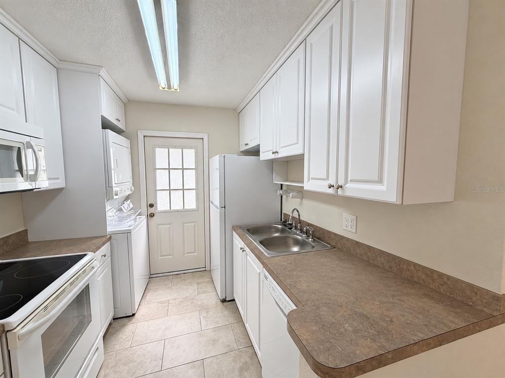 1788 Poinsettia Avenue - Photo 4