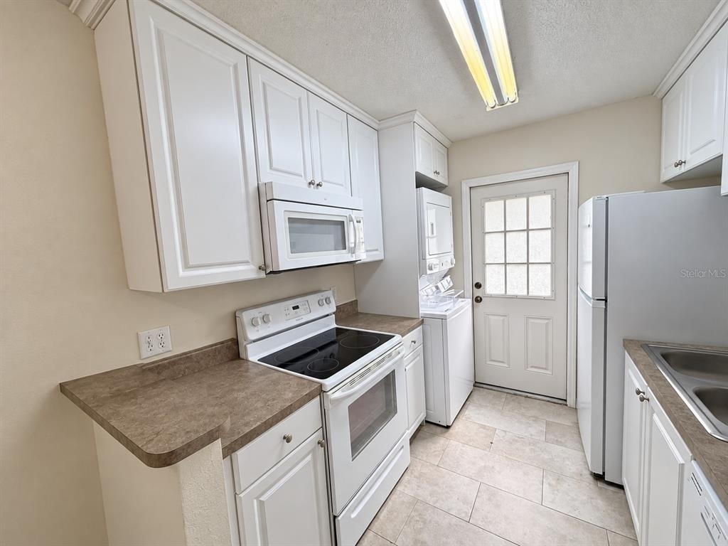 1788 Poinsettia Avenue - Photo 3