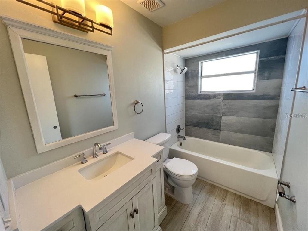 946 Berkley Court N - Photo 6