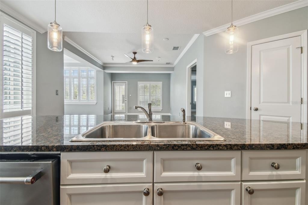 435 S Oregon Avenue E - Photo 5