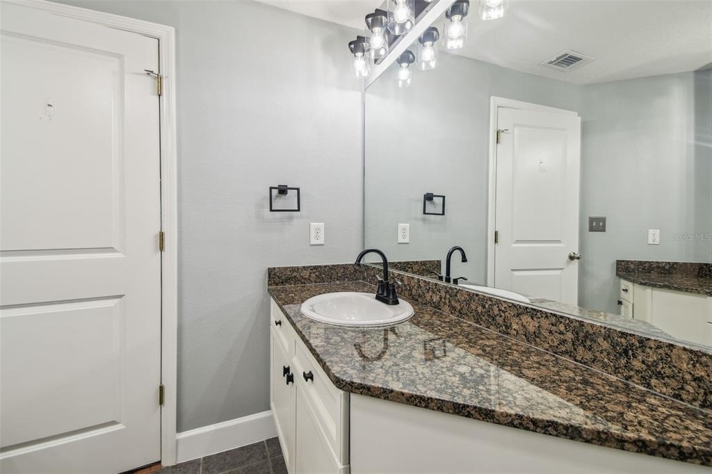 435 S Oregon Avenue E - Photo 18