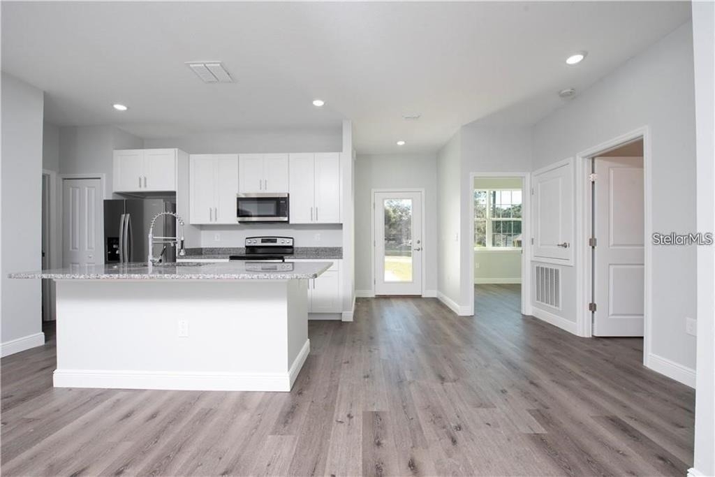 2433 Avenue F Nw - Photo 1