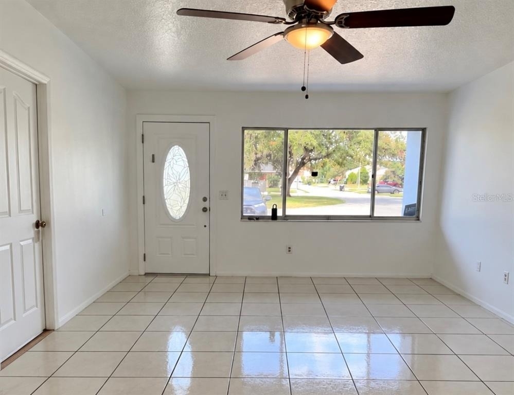 2612 London Bridge Court - Photo 2
