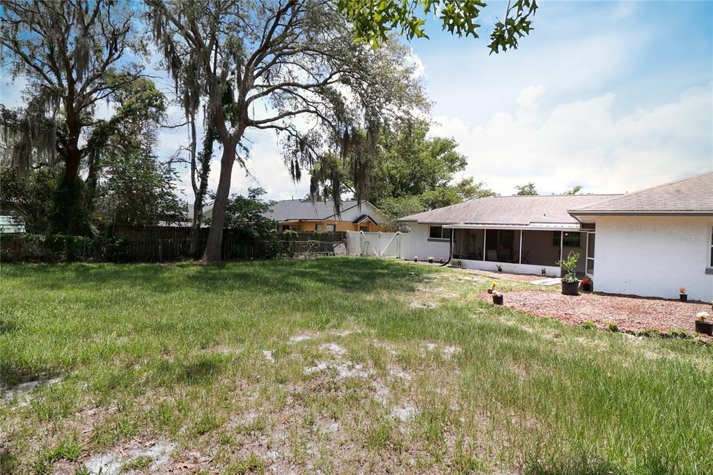 1560 Guinevere Drive - Photo 22