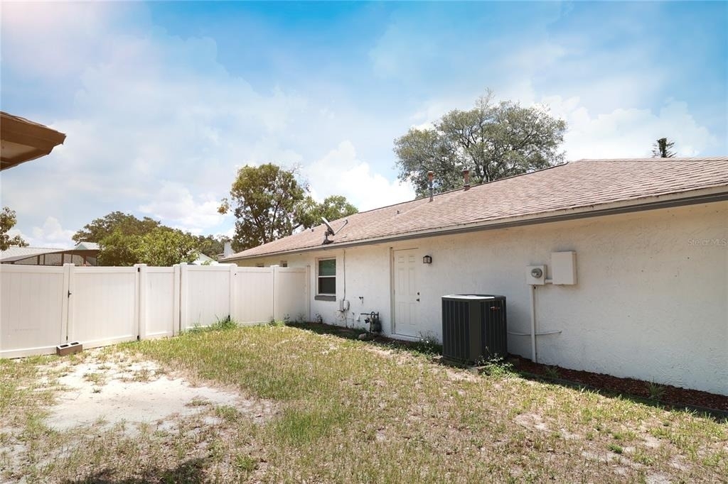 1560 Guinevere Drive - Photo 21