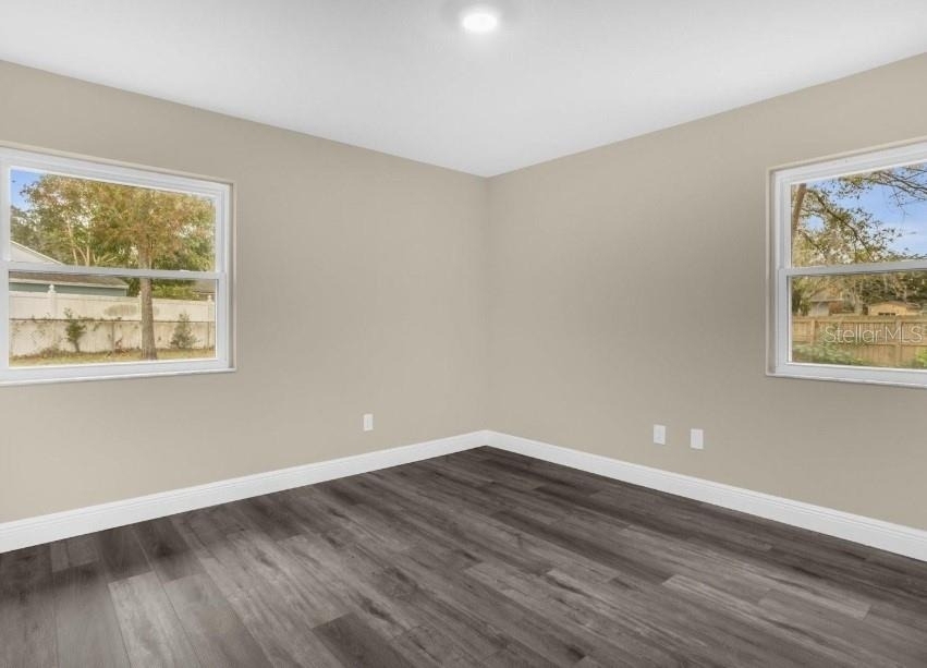 1560 Guinevere Drive - Photo 12