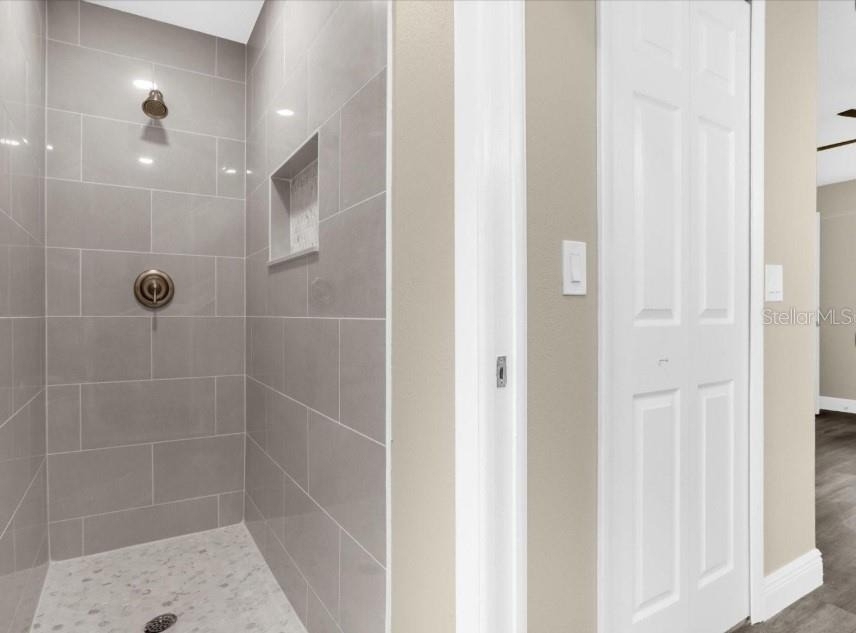 1560 Guinevere Drive - Photo 11