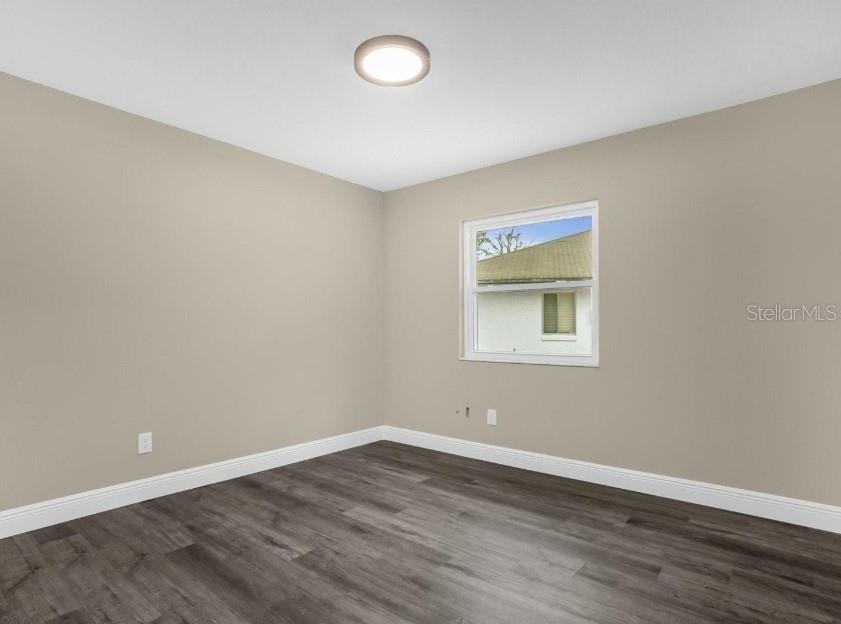 1560 Guinevere Drive - Photo 14