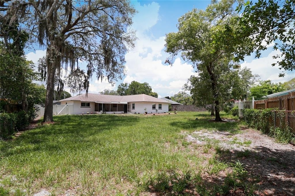 1560 Guinevere Drive - Photo 23