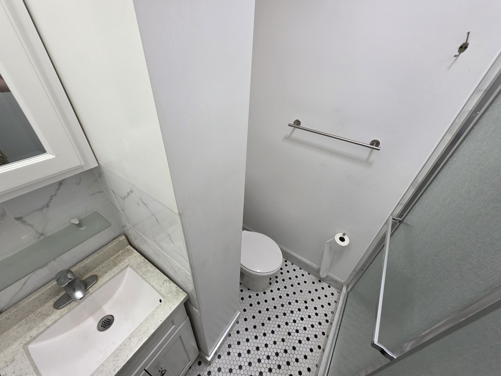 424 East 13th Street - Photo 4