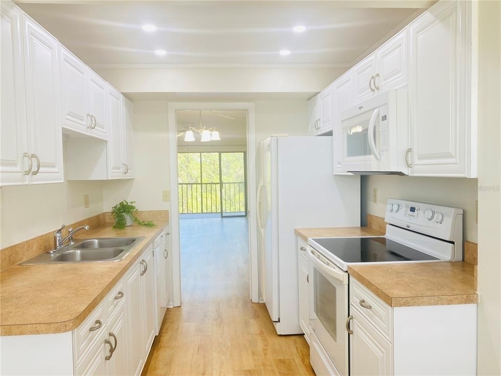 505 30th Avenue W - Photo 6