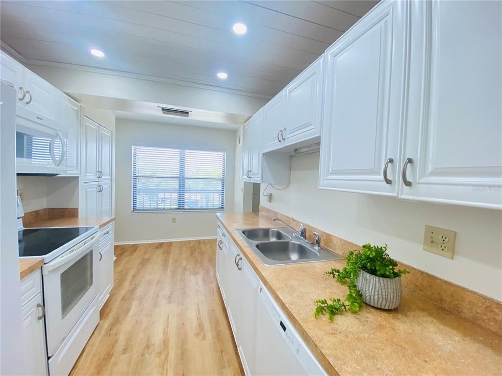 505 30th Avenue W - Photo 5