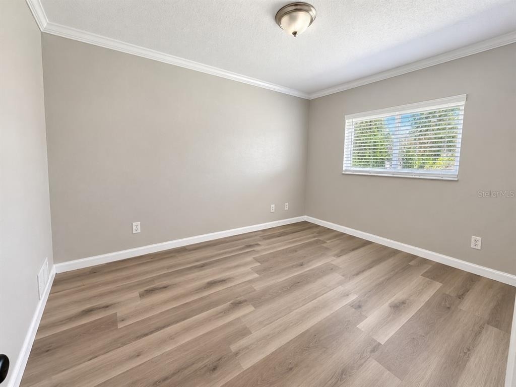 6184 Hollywood Avenue - Photo 4