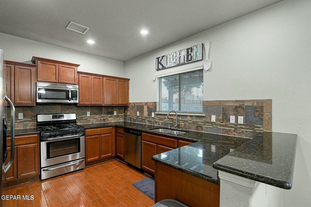 7657 Mundy Creek Drive - Photo 11