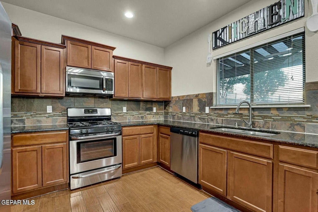7657 Mundy Creek Drive - Photo 12