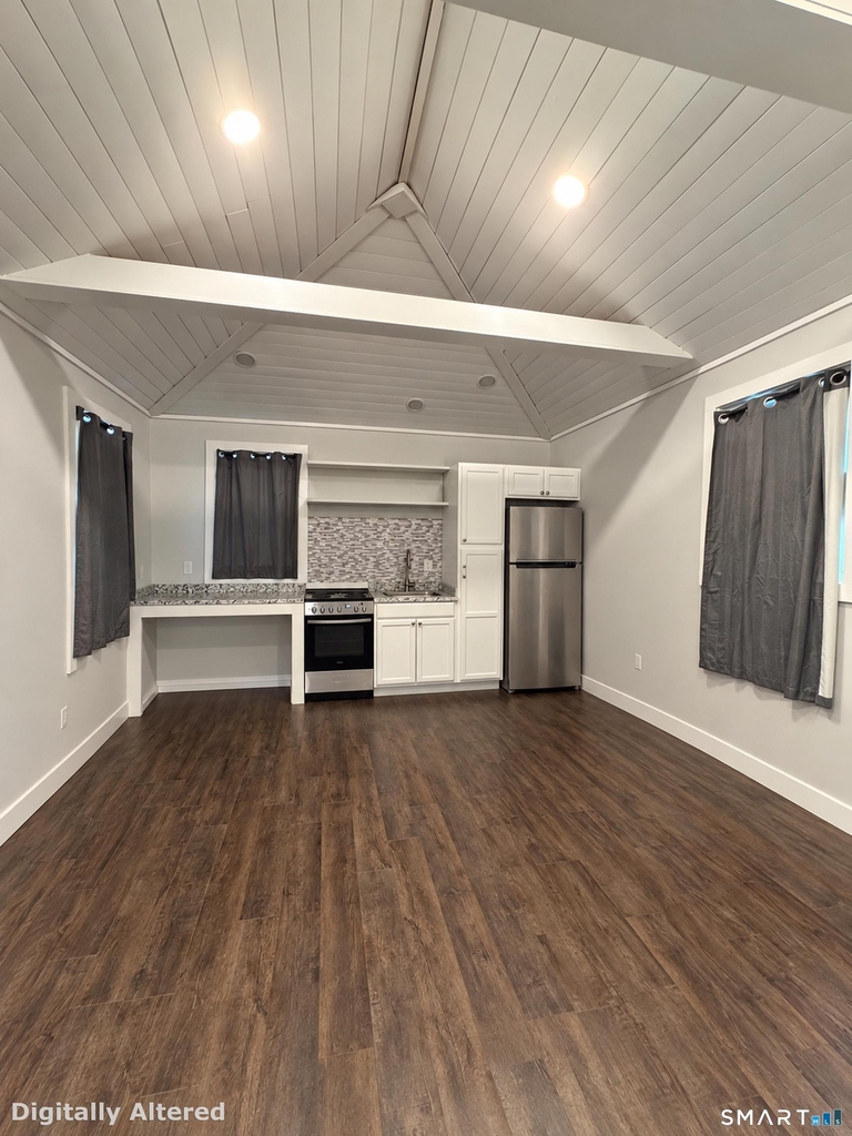 179 Montauk Avenue - Photo 0