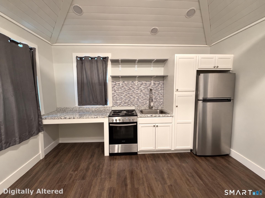 179 Montauk Avenue - Photo 2