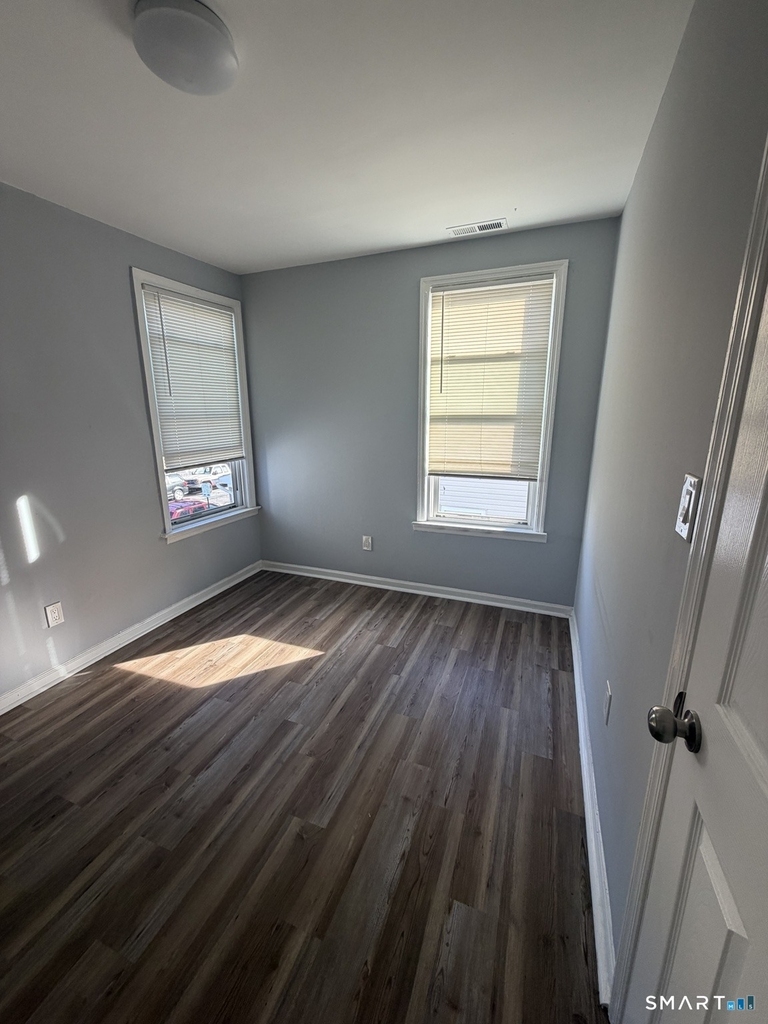 227 Newfield Avenue - Photo 7