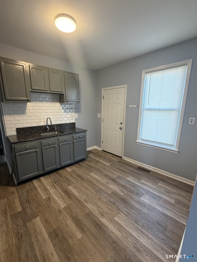 227 Newfield Avenue - Photo 2