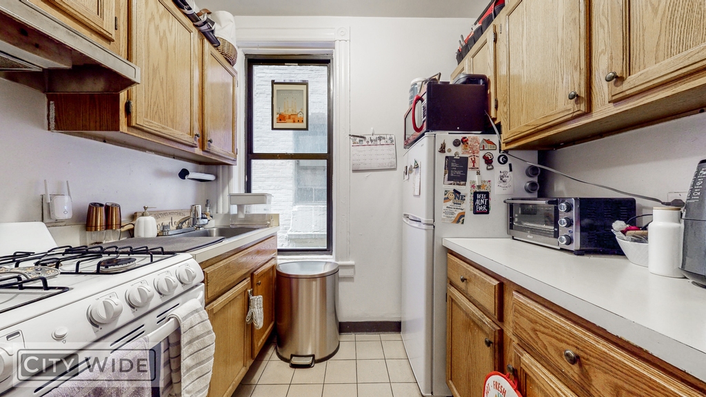 211 West 80th Street - Photo 2
