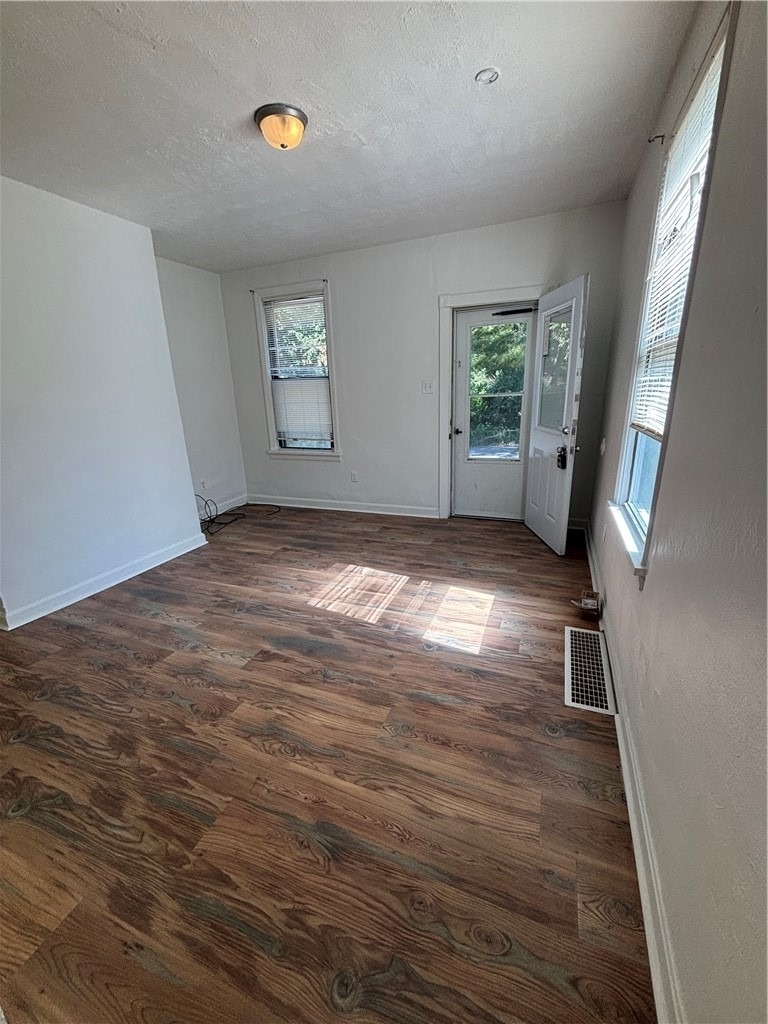 4930 Glenwood Ave - Photo 2