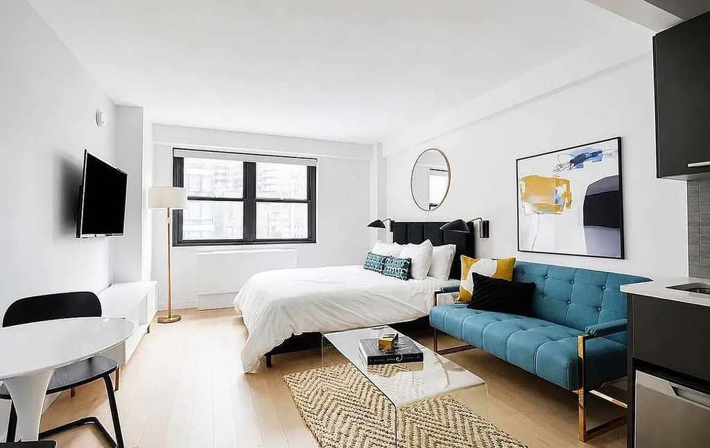222 East 39th Street - Photo 0