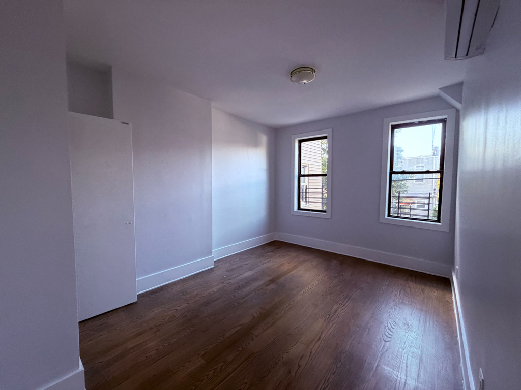 534 Vermont Street - Photo 2