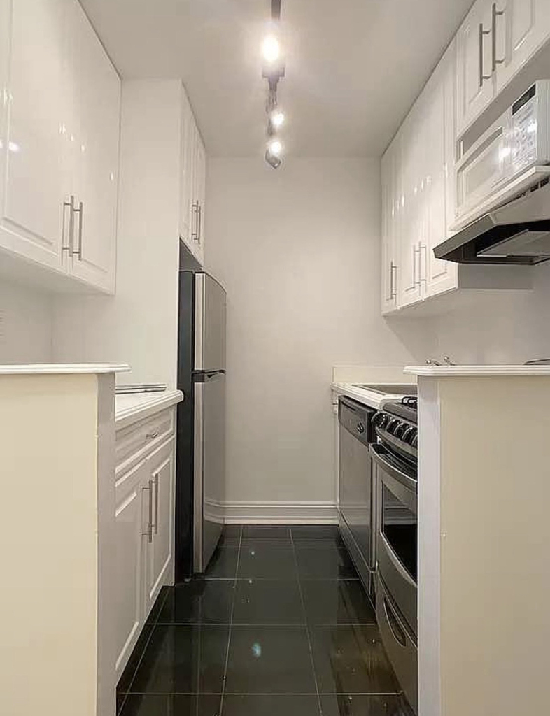 148 West 68th Street - Photo 4