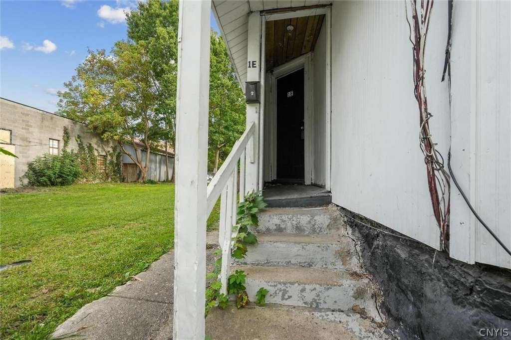 217 Grand Avenue - Photo 2