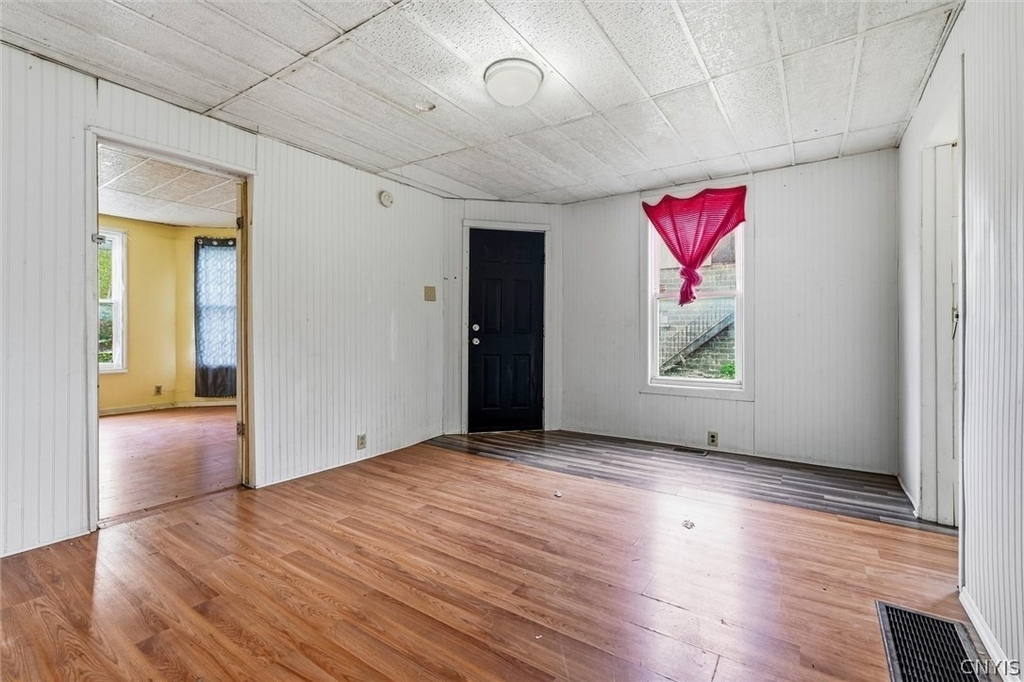 217 Grand Avenue - Photo 4