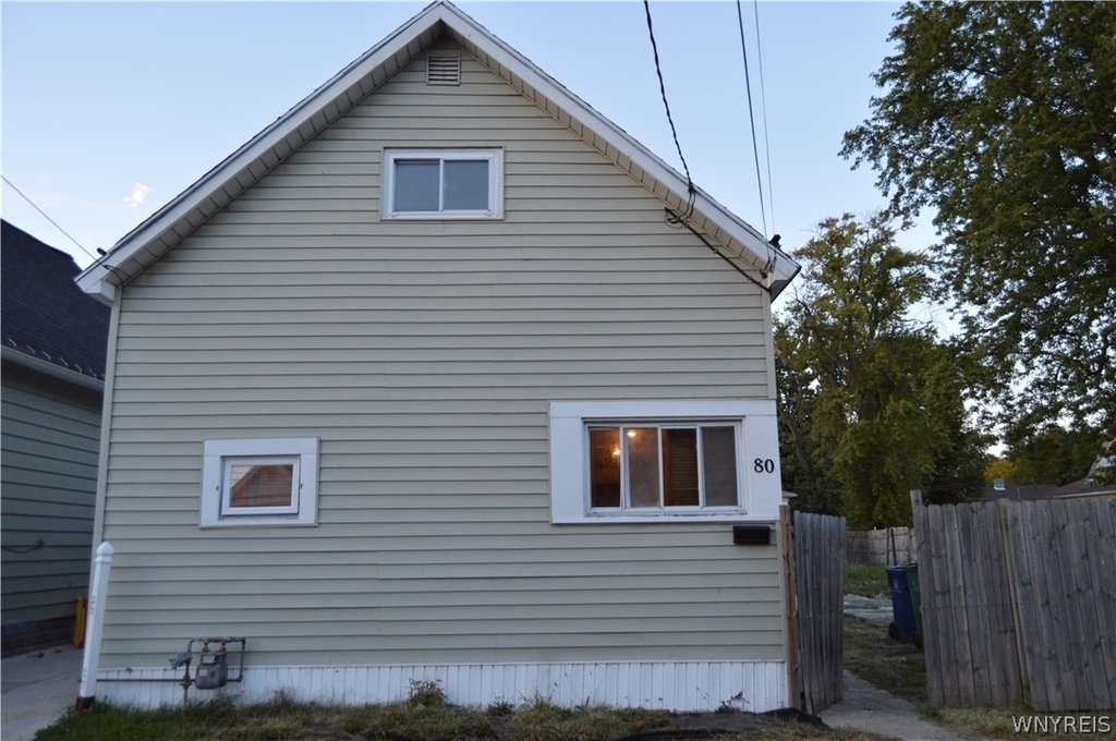 80 Vanderbilt Street - Photo 1