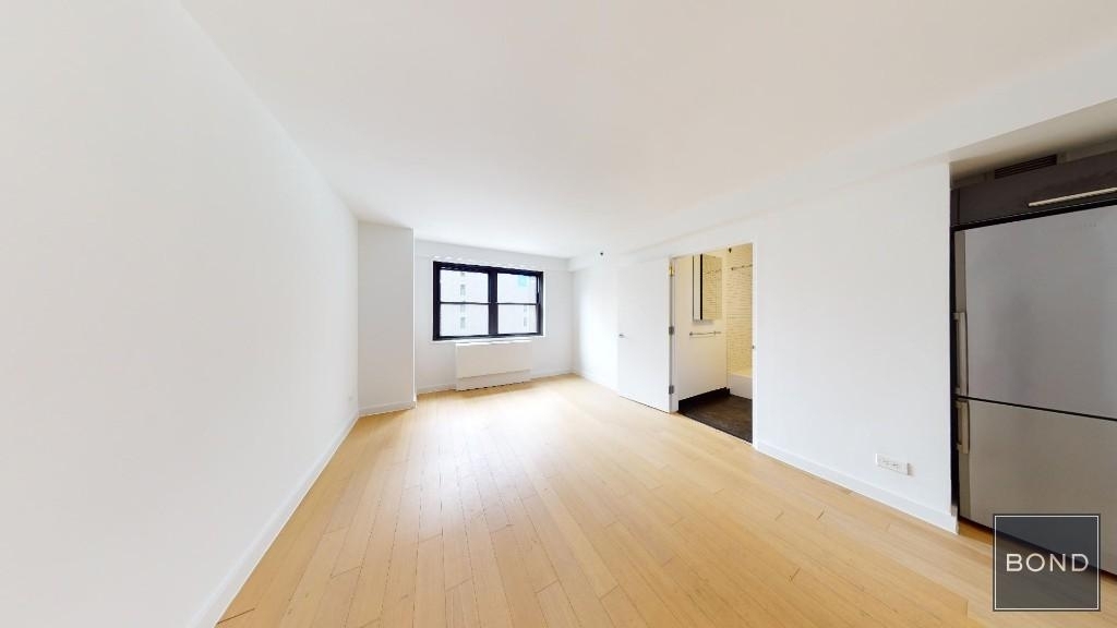 East 39th Street - Photo 0