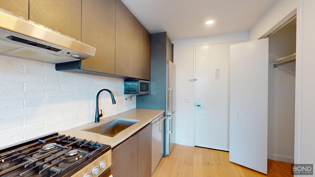 144-74 Northern Boulevard - Photo 1