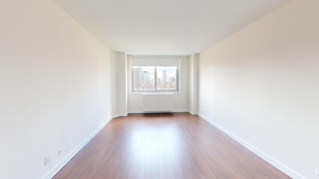 401 E 34th St - Photo 4