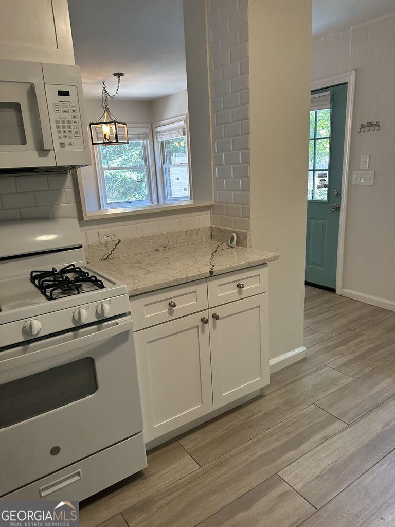 2178 Rugby Avenue - Photo 3
