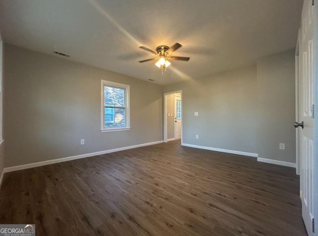 116 Holly Street Se - Photo 1