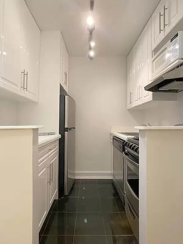 68th Street/Broadway - Photo 3