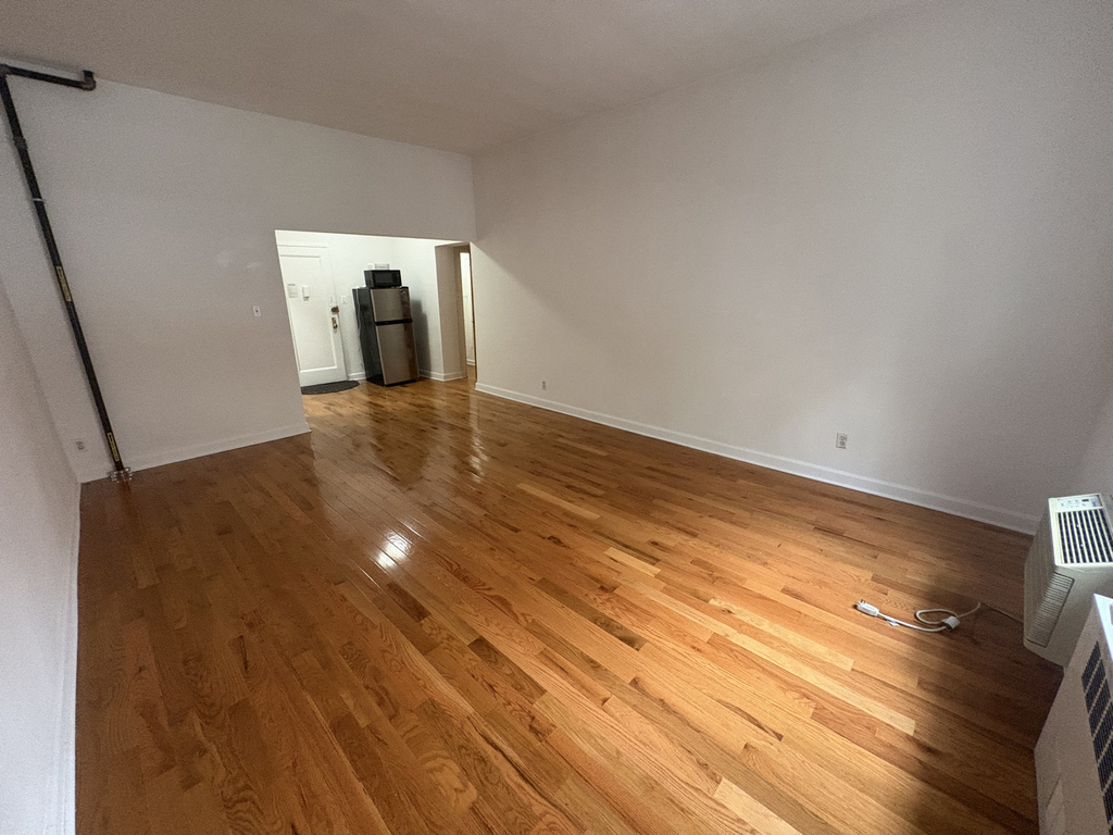 75th Street/1st Avenue  - Photo 1