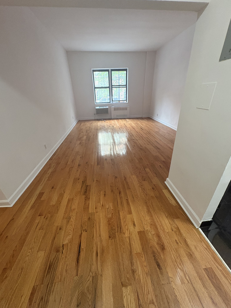 75th Street/1st Avenue  - Photo 2