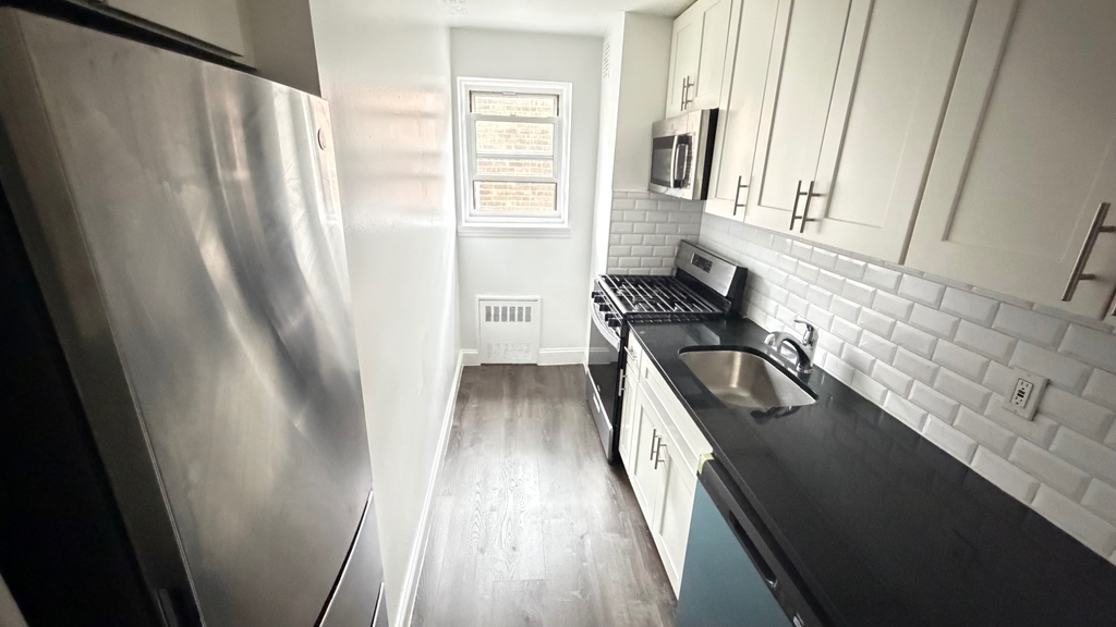 83-33 118th Street - Photo 2