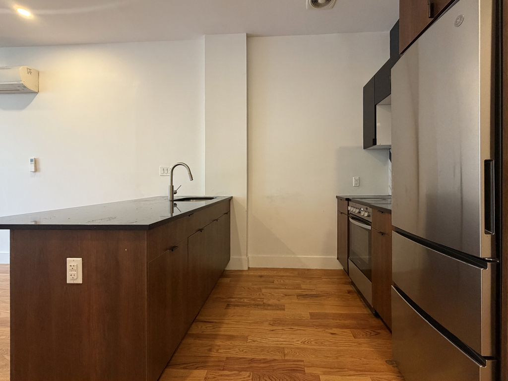 1076 Rogers Avenue - Photo 1