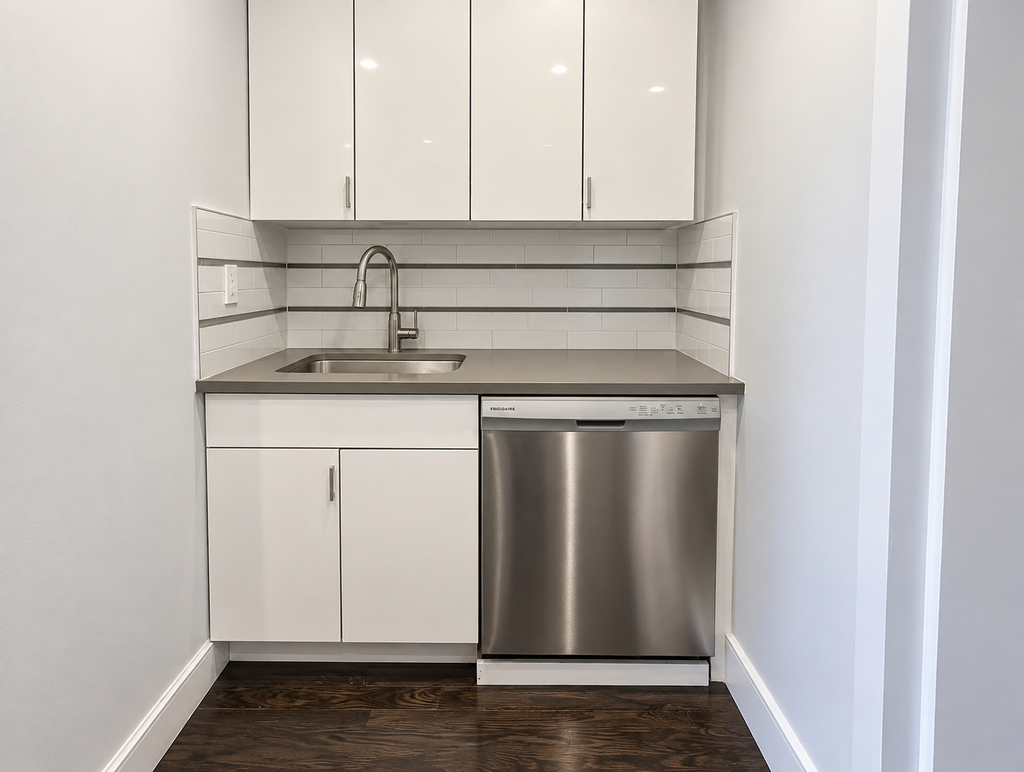 1629 Summerfield Street - Photo 2