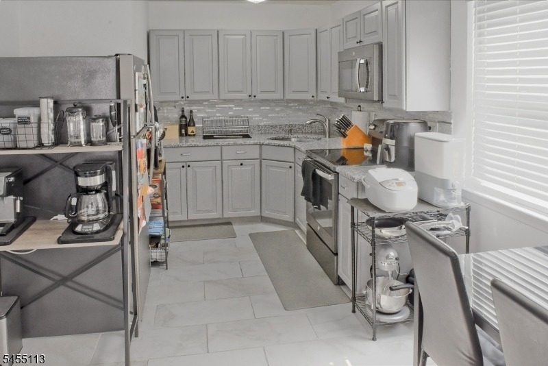 195 N Beverwyck Rd - Photo 3