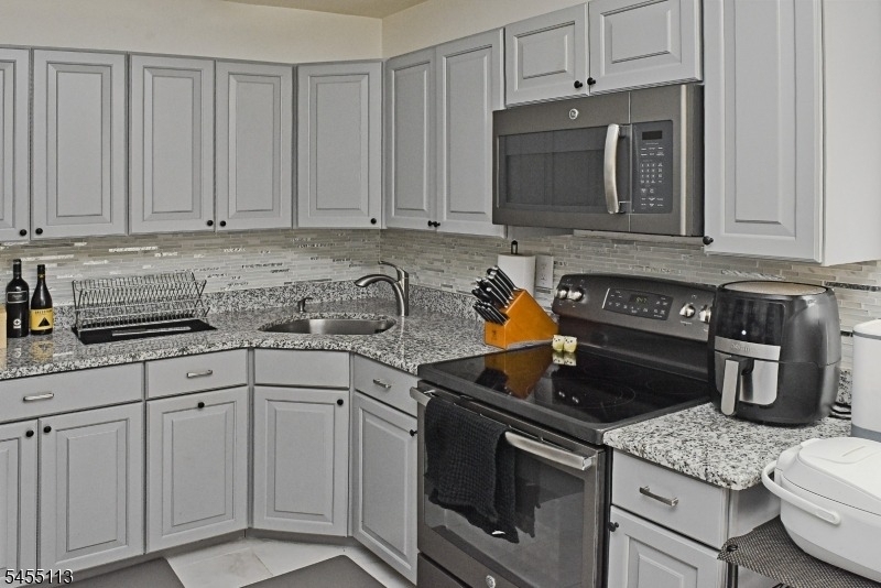 195 N Beverwyck Rd - Photo 2